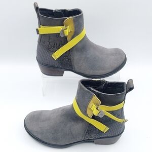 KEEN Morrison Mid Boots Adjustable Ankle Strap Side Zipper Suede Size 6